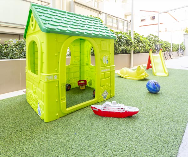 Giochi per i bimbi fuori dall'hotel